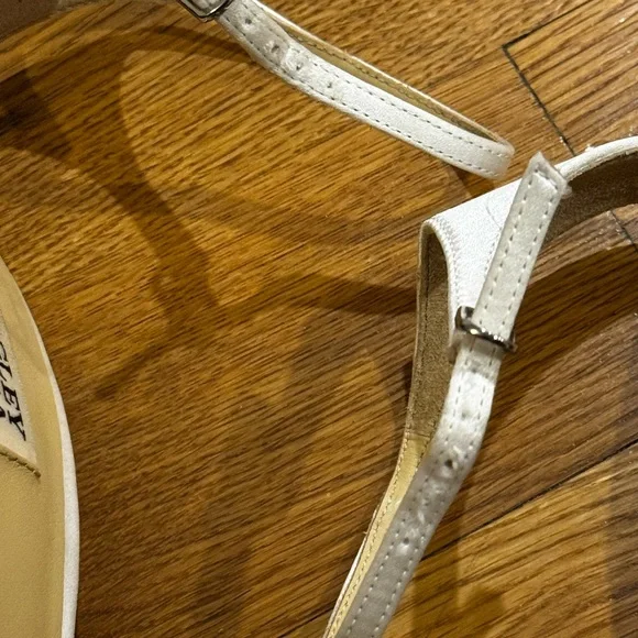 Badgley Mischka White Satin Heels with Bow Ann Pump 5.5 - Picture 3 of 9